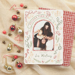 Felices Fiestas Ilustraciones de Navidad con Foto Feiertagskarte<br><div class="desc">Capture la magia de las fiestas con esta encantadora tarjeta de Navidad retro. Presenta una foto enmarcada en forma de arco, rodeada por un borde dibujado a mano que le da un toque Vintag y divertido. In la parte superior hay un pergamino con la frase "Felices Fiestas". Las ilustraciones son...</div>