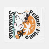 Feline Fine in the Sunshine - Entspannte Tropenkat Fleecedecke (Vorderseite (Horizontal))