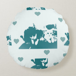 Feline Friends. Adorable Kitten Duo. Rundes Kissen