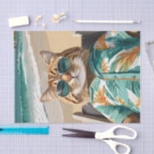 Felix Kicking Back, Maine Coon am Strand Seidenpapier (Handwerk)