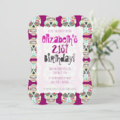 Feliz Muertos Skulls über Lila Einladungen (Stehend Vorderseite)