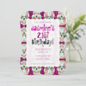 Feliz Muertos Zuckerschädel auf Lila Damaskus Einladung (Stehend Vorderseite)