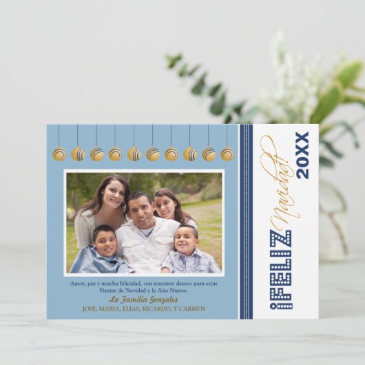Feliz Navidad Custom Family Holiday Card (blau) Einladung (Stehend Vorderseite)