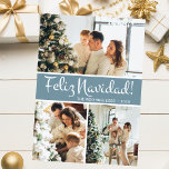 Feliz Navidad Foto Collage Feiertagskarte<br><div class="desc">Diese fantastische 3-Foto-Urlaubskarte mit "Feliz Navidad!" in einem modernen Script-Schriftart und Ihrem Familiennamen und Jahr in einem feinen,  klassischen Schriftart,  sowohl in Weiß als auch in staubblau mit einem passenden Rücken,  ist ideal für den Versand an Ihre Familie und Freunde. Jeder wird Liebe bekommen neue Fotos Ihrer Familie!</div>