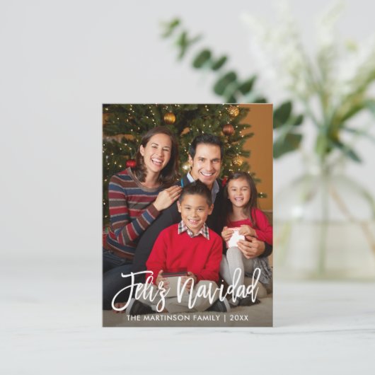 Feliz Navidad Modern Brush Script Family Foto Postkarte (Stehend Vorderseite)