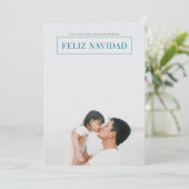 Feliz Navidad Modern Christmas Green Card Einladung (Stehend Vorderseite)
