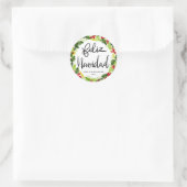 Feliz Navidad Script Red Berry Holly Wreath Runder Aufkleber (Tasche)