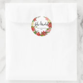 Feliz Navidad Script Red Poinsettia Floral Wreath Runder Aufkleber (Tasche)