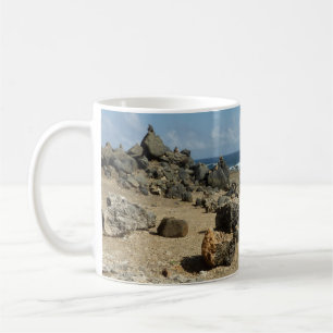 Felsdenkmäler an der Küste von Aruban Kaffeetasse