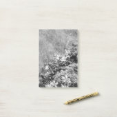 Felsen im Meer, über Sicht 2 Post-it Klebezettel (Auf Schreibtisch)