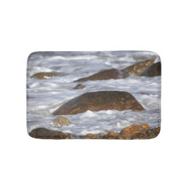 Felsen und Wellen Badematte