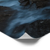 Felsenküste mit wenig Wasser Poster (Ecke)