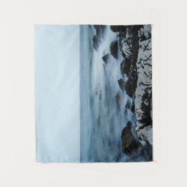 Felsenküste mit wenig Wasser Wandteppich