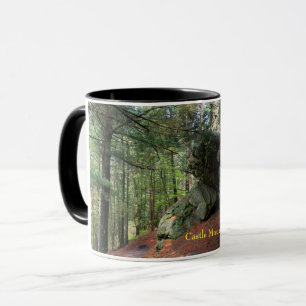 Felsenwand und Wälder auf dem Burggraben Tasse