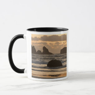 Felsformationen am Strand in Bandon, Oregon Tasse
