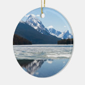 Felsgebirge, die im Maligner See reflektieren Keramik Ornament (Links)