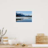 Felsgebirge, die im Maligner See reflektieren Poster (Küche)