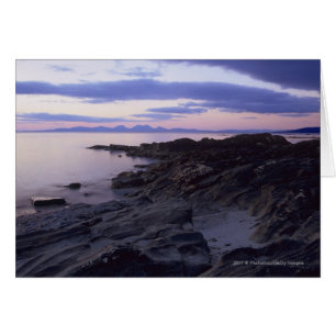 Felsige Küste am Sonnenuntergang in Kintyre,