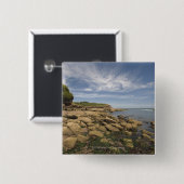 Felsige Küste mit dem Motorboot-Reisen Button (Vorne & Hinten)