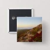 Felsiger Abhang, rote Blumen, Acadia-Nationalpark Button (Vorne & Hinten)