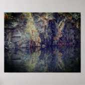 Felsklippenwand Reflektionen im Teich 2 Poster (Vorne)