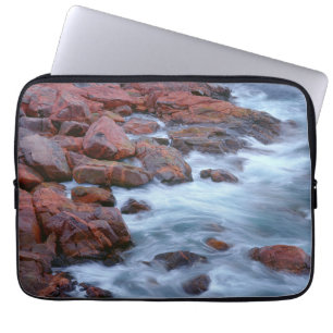 Felsstrand mit Wasser, Kanada Laptopschutzhülle