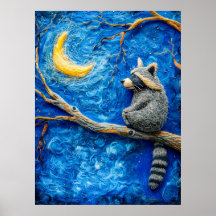 Felt Raccoon an einer Zweigstelle unter Vollmond