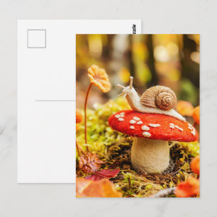 Felt Schnecke über feinen agarischen Pilz krabbeln Postkarte