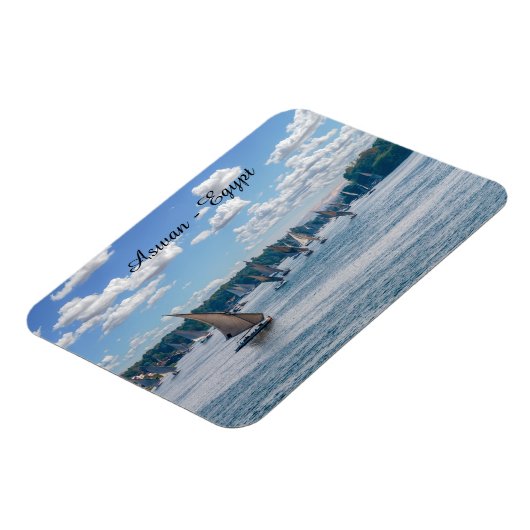 Feluccas fahren entlang des Nils - Assuan, Ägypten Magnet (Linke Seite)