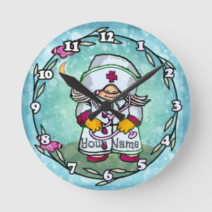 Female Nurse Gnome Runde Wanduhr