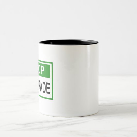 Femaler Handel stoppen Grün Zweifarbige Tasse (Mittel)