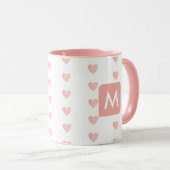 feminin-rosa Tasse mit ihrer Initialzündung (Brauc (VorderseiteRechts)