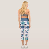 Feminine Blue Turquoise Blume Pattern Capri Leggings (Rückseite)