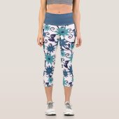 Feminine Blue Turquoise Blume Pattern Capri Leggings (Vorderseite)