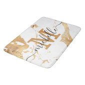 Feminine Elegant White Gold Script Monogram Letter Badematte (Schrägansicht)