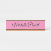 Feminine Pink Trendy Script Modern Plain Schreibtischnamensplakette (Vorderseite )