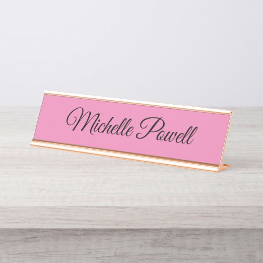 Feminine Pink Trendy Script Modern Plain Schreibtischnamensplakette (Vorderseite )