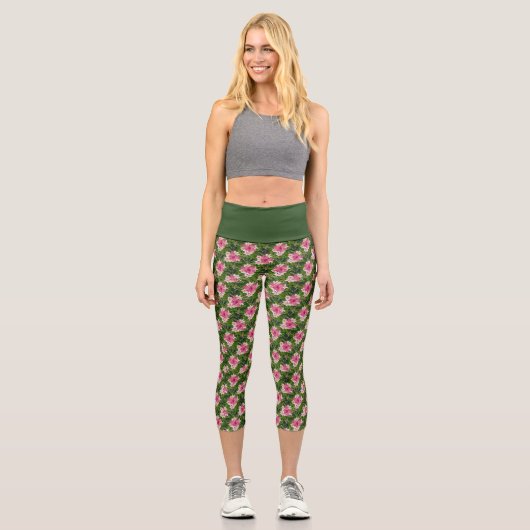 Feminine Rosa und grüne Blütenblätter Capri Leggings (Vorderseite)