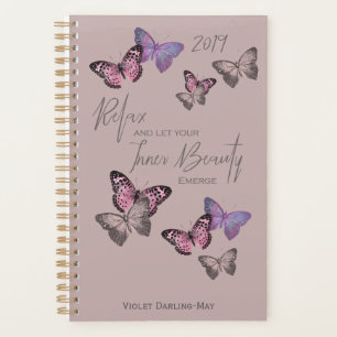 Feminine Schmetterlinge mit positiver Typografie - Planer