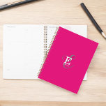 Feminine Stilvolle Monogram Typografie Hot Pink Planer<br><div class="desc">Ein eleganter, stilvoller Planer mit einer schönen Darstellung Ihres Namens und Monogramms mit klassischen Serifen und einer verzierteren Schrifttyp in einem ausgewogenen symmetrischen Layout. Die drei Elemente verschmelzen mit einer ausgeklügelten Harmonie und kreieren Ihr eigenes Markenlogo. Hier mit einem trendigen, heißen rosa Hintergrund mit Monogrammelementen in weiß und grau dargestellt....</div>