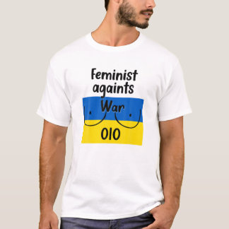 Feministin gegen den Ersten Krieg steht mit Unters T-Shirt