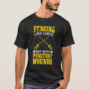 Fencer fällt wie Schach, aber mit Punktionswunde T-Shirt