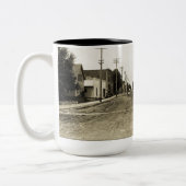Fenimore Wisconsin South Main Street Circa 1900 Zweifarbige Tasse (Links)