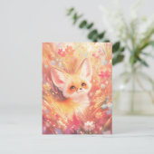 Fennek-Fuchs schaut durch eine rosa Wildblumenwies Postkarte (Stehend Vorderseite)