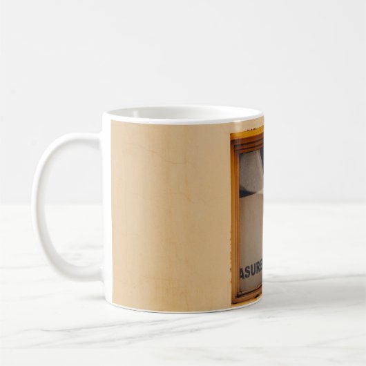 FENSTER AUS GERAHMTEM HOLZ KAFFEETASSE (Links)