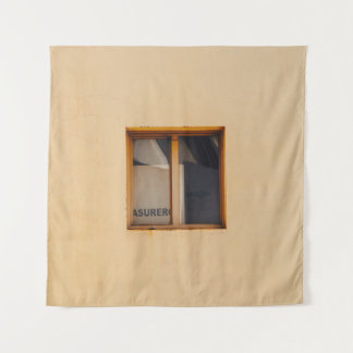 FENSTER AUS GERAHMTEM HOLZ WANDTEPPICH