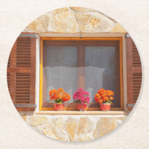 Fenster eines spanischen Finca Runder Pappuntersetzer