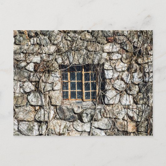 Fenster in einer Steinmauer Postkarte (Vorderseite)