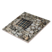 Fenster in einer Steinwand Fliese (Seite)