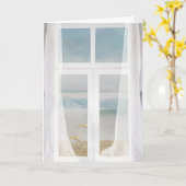 Fenster mit bloßem Vorhang und Meerblick Karte (Gelbe Blume)